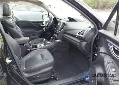 2022 Subaru Forester Touring z USA, uszkodzony, nr VIN JF2SKARC2NH487380